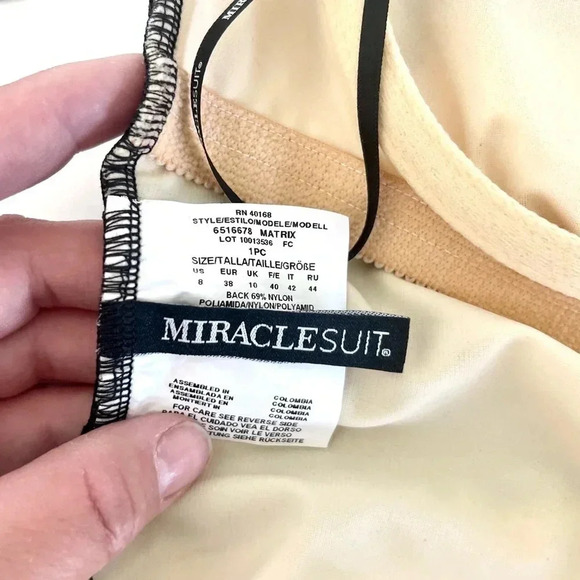 Miraclesuit Matrix Black Striped One Shoulder One Piece Swimsuit Size 8, NWT - Picture 7 of 11